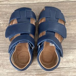 New toddler sandals size 6